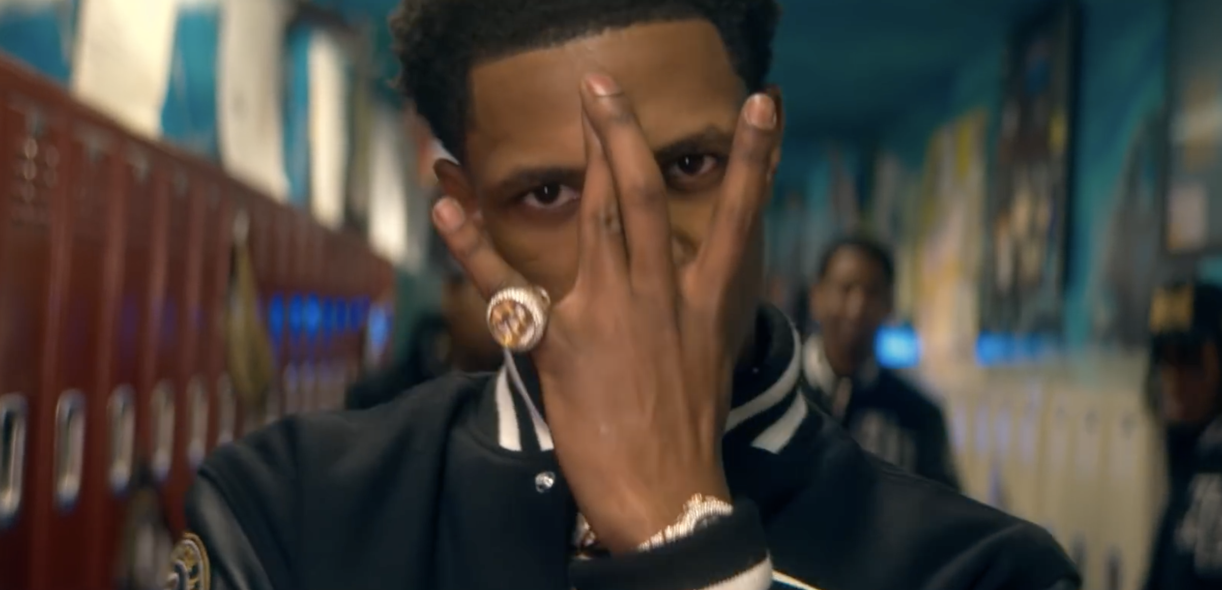 Chart-topper A Boogie Wit Da Hoodie delivers a new visual for his latest si...
